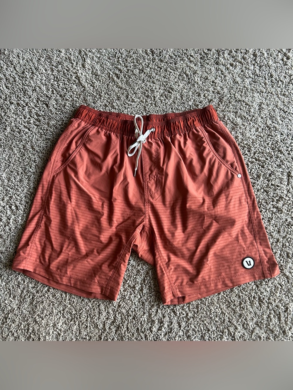 Vuori Kore Shorts Mens Large 7" Rusty Orange Lined Active Performance Quick Dry